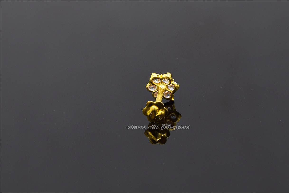 AAE 6920 Gold Nose Pin, Stone: Zircon & Feroza