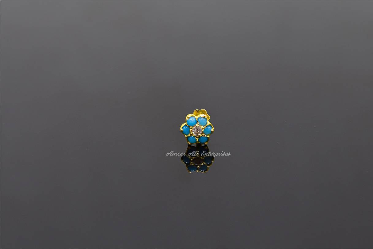 AAE 6922 Gold Nose Pin, Stone: Zircon & Feroza
