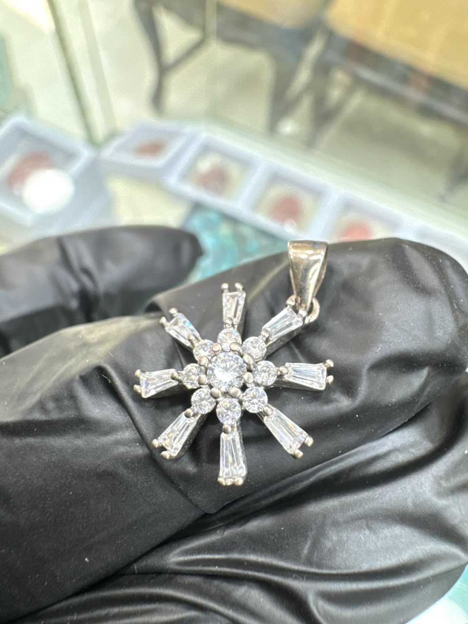 AAE 2349 Chandi Pendant 925, Stone: Zircon