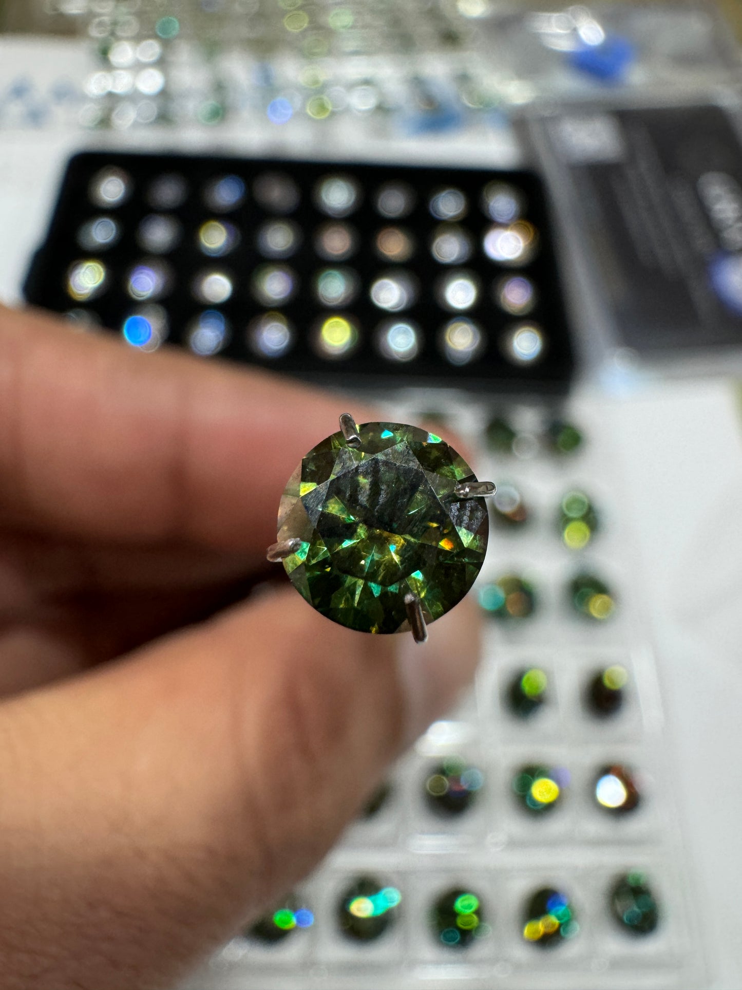 AAE M03 1 Carat Green Moissanite