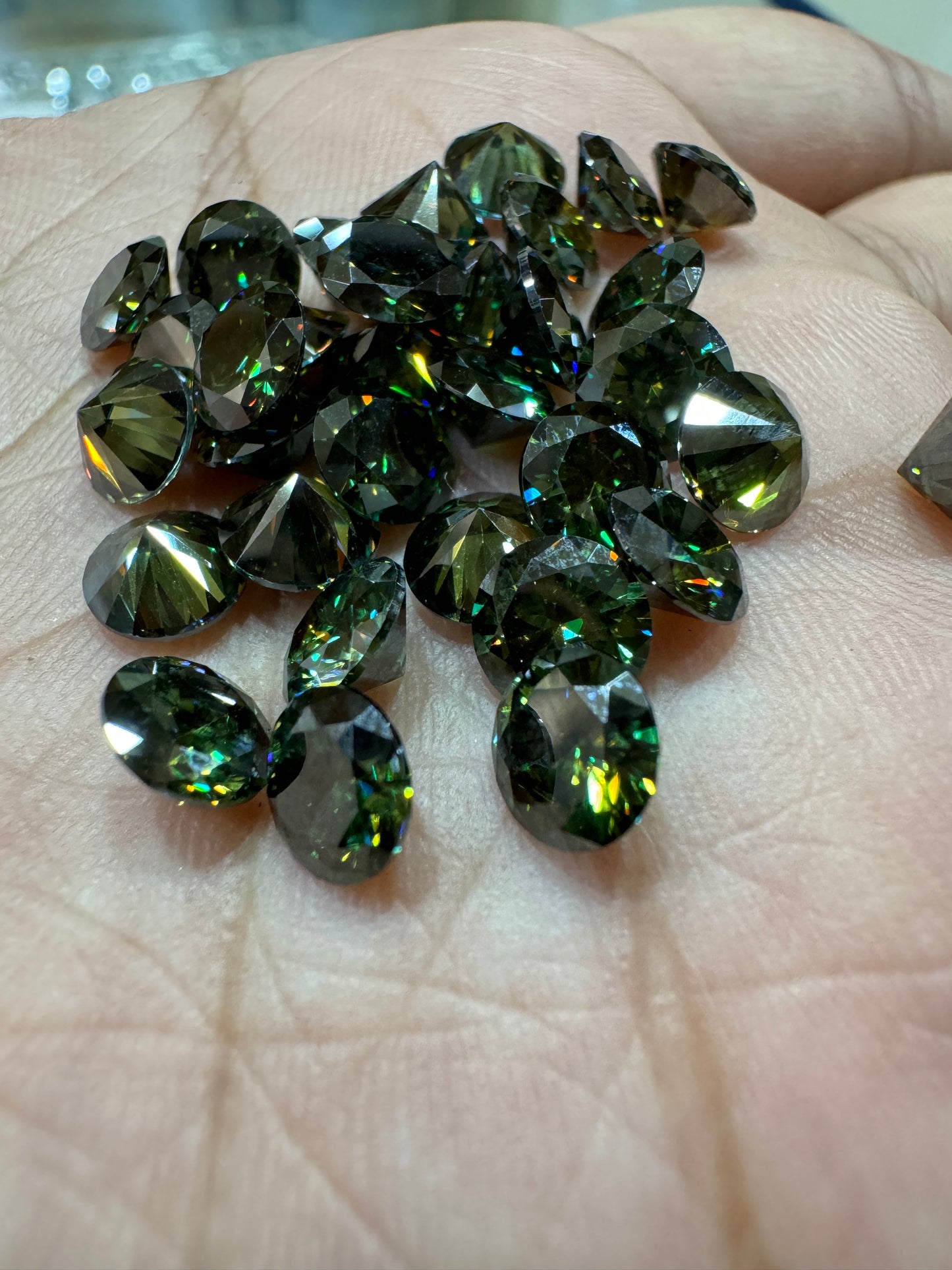 AAE M03 1 Carat Green Moissanite