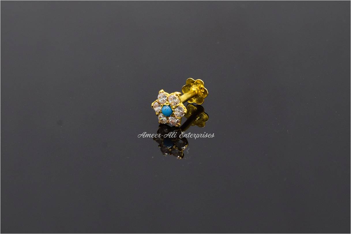AAE 6920 Gold Nose Pin, Stone: Zircon & Feroza