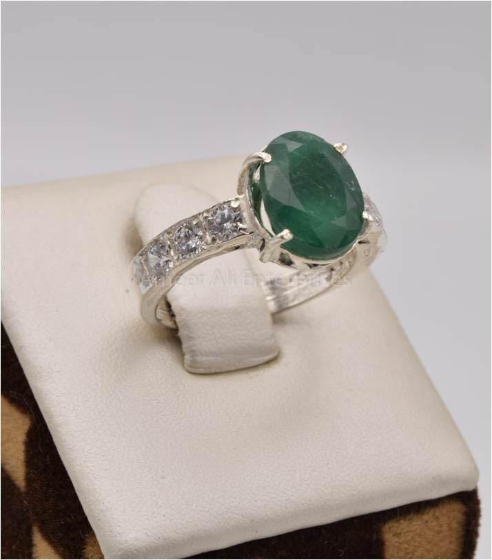 AAE 2505 Chandi Ring 925, Stone: Emerald (Zamorad) - AmeerAliEnterprises