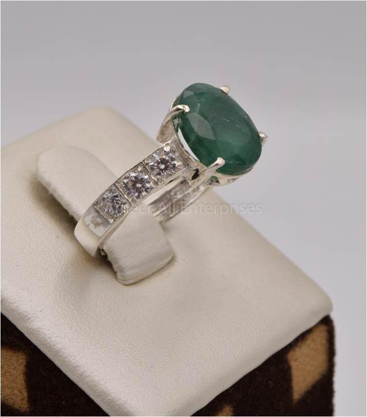 AAE 2505 Chandi Ring 925, Stone: Emerald (Zamorad) - AmeerAliEnterprises