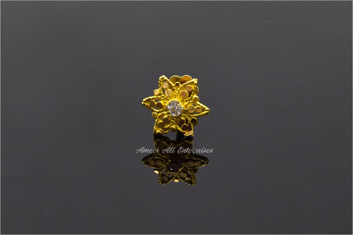 AAE 6917 Gold Nose Pin, Stone: Zircon