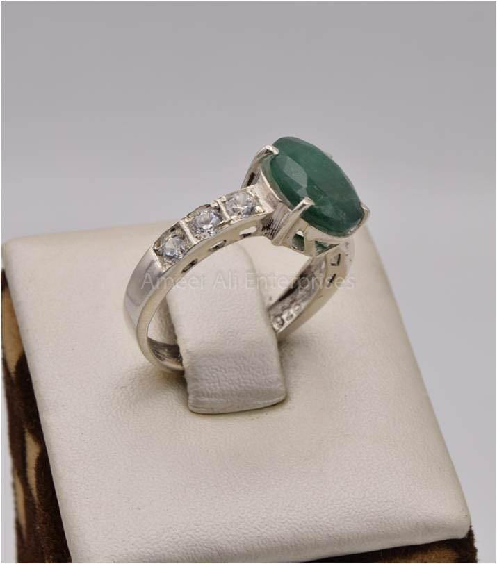 AAE 2505 Chandi Ring 925, Stone: Emerald (Zamorad) - AmeerAliEnterprises