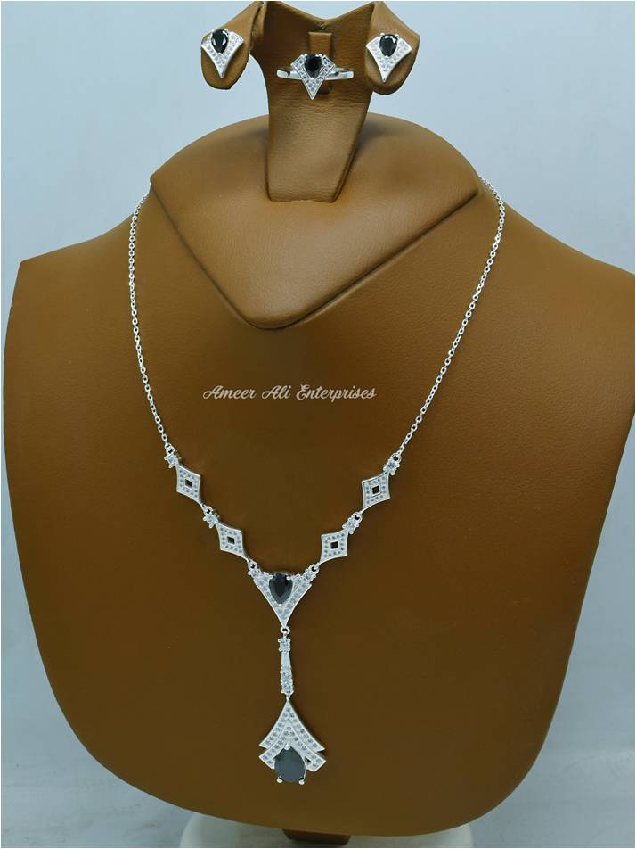 AAE 6950 Chandi Set 925. Stone: Zircon