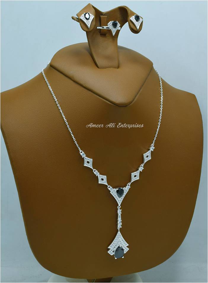 AAE 6950 Chandi Set 925. Stone: Zircon