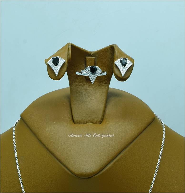 AAE 6950 Chandi Set 925. Stone: Zircon